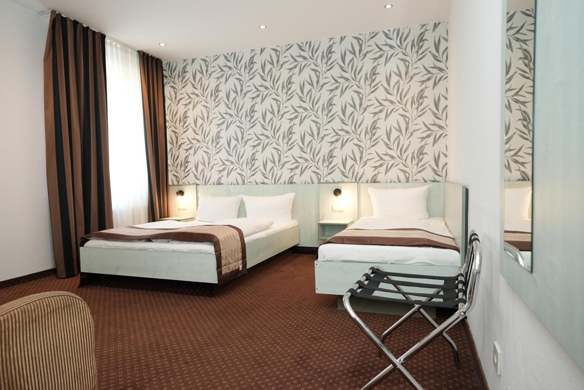 Hotel Attaché An Der Messe 3*