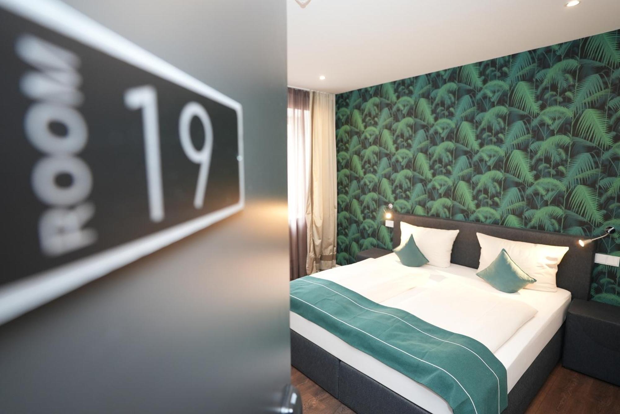 Attaché An Der Messe Hotel 3*