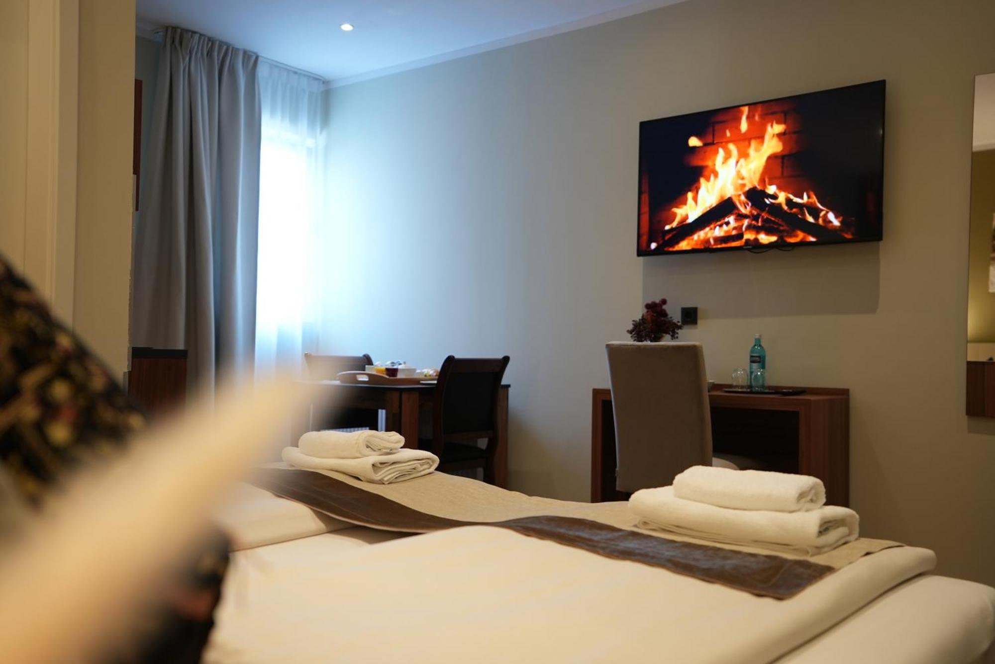 Attaché An Der Messe Hotel 3*