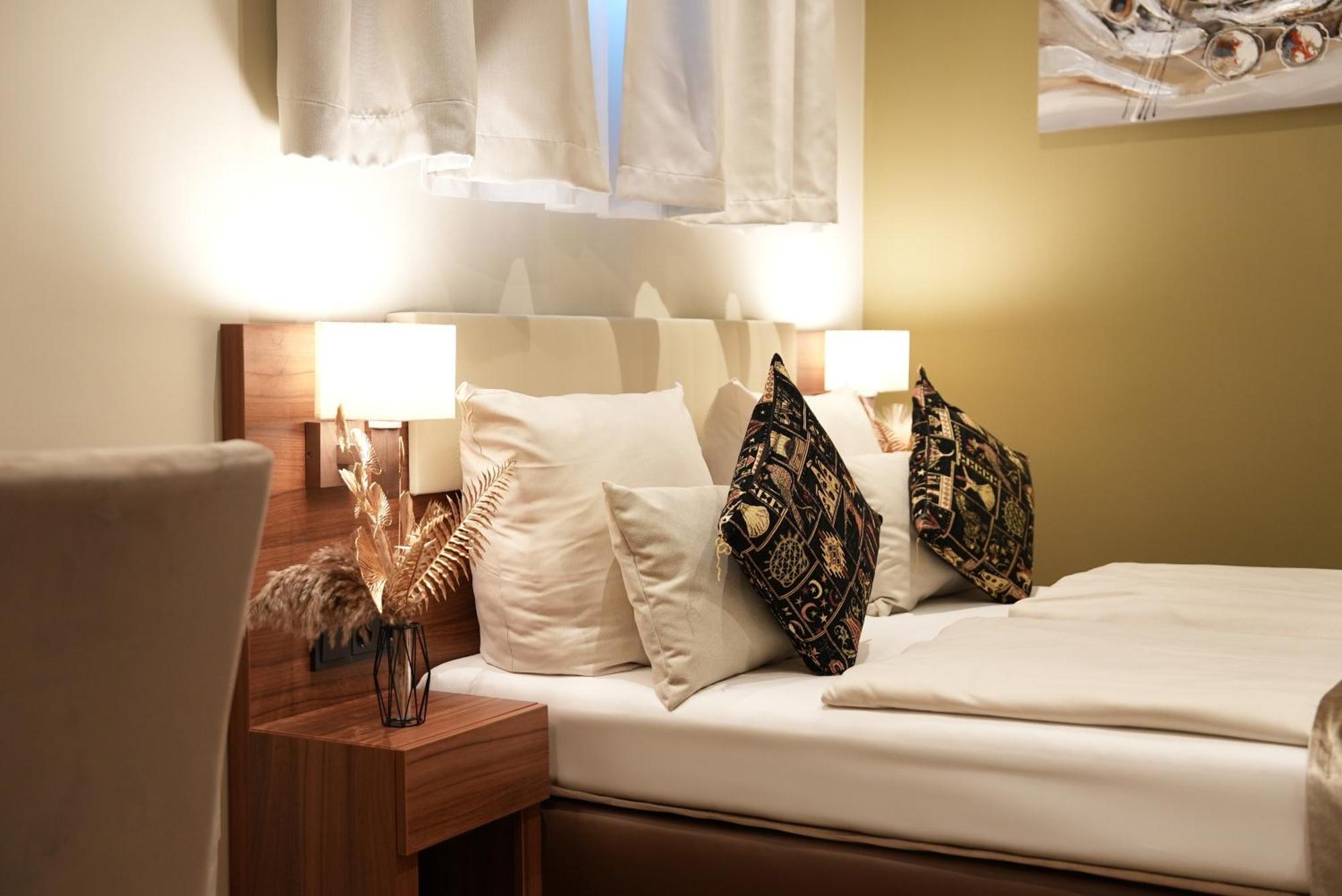 Attaché An Der Messe Hotel 3*